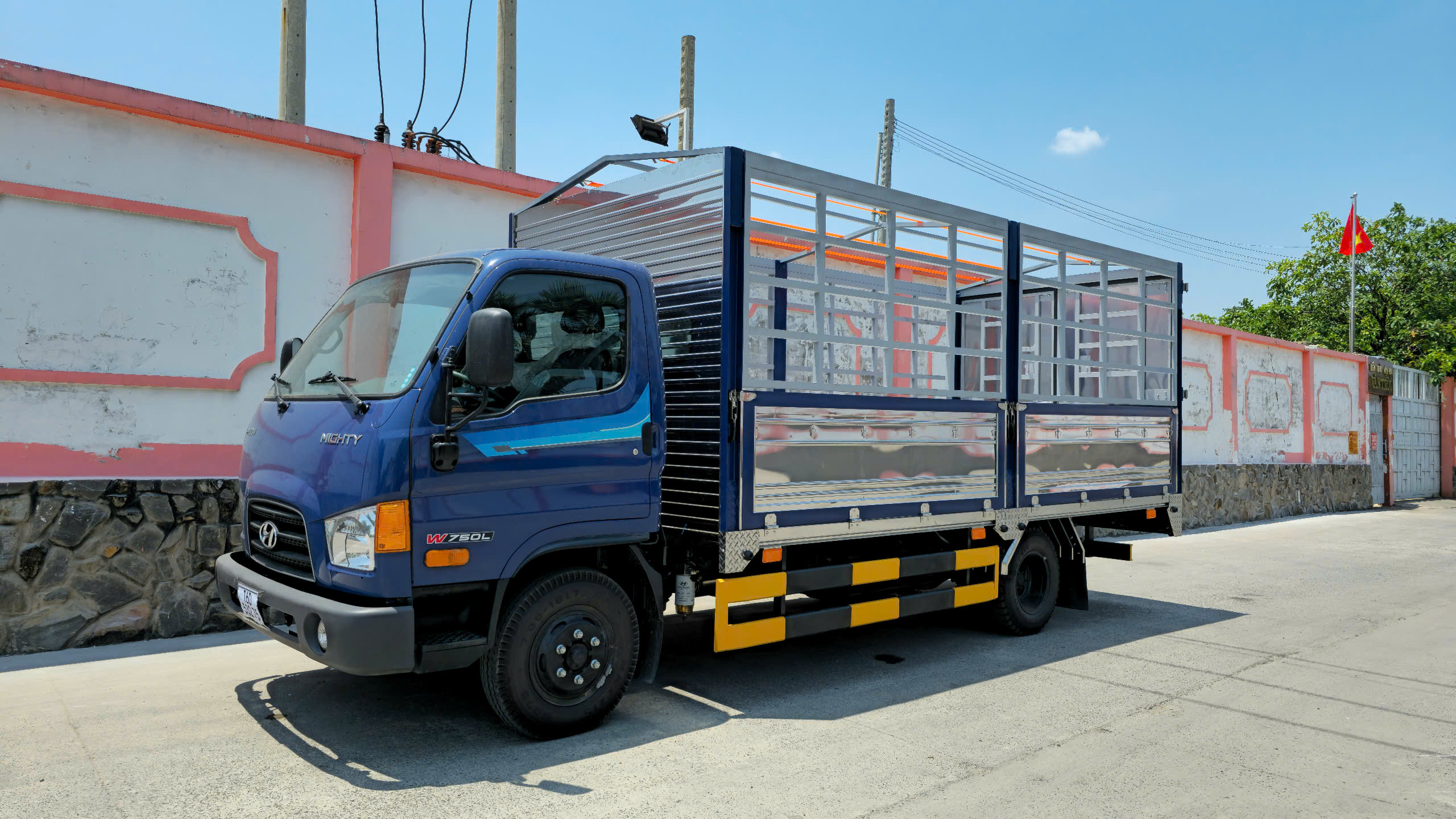 W750 Thùng bạt